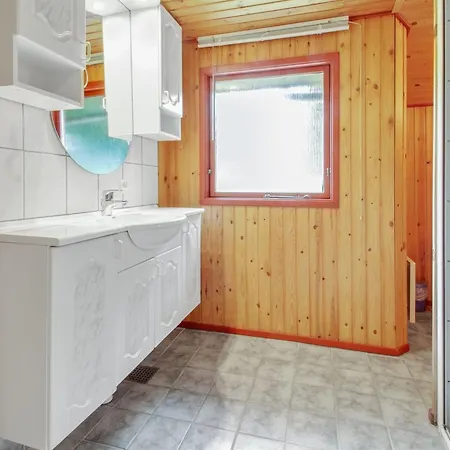 Gunsten - 2-3km From The Sea By Interhome Henne Strand